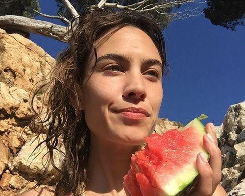 外国娱乐圈每日吃瓜,每日新鲜“瓜”事盘点